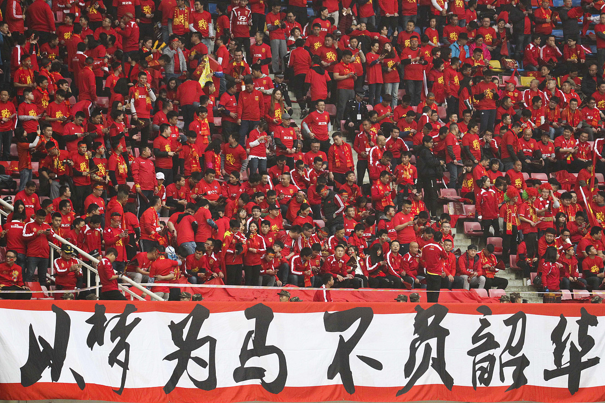 国家女足队员充满激情,迎接挑战 国家女足队员充满激情,迎接挑战