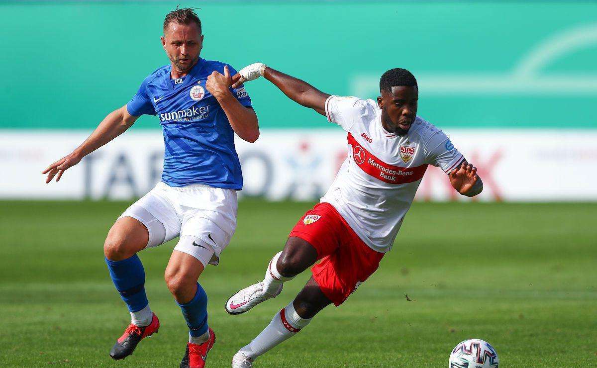 包含圣埃蒂安客场逢强手，不敌对手压力的词条