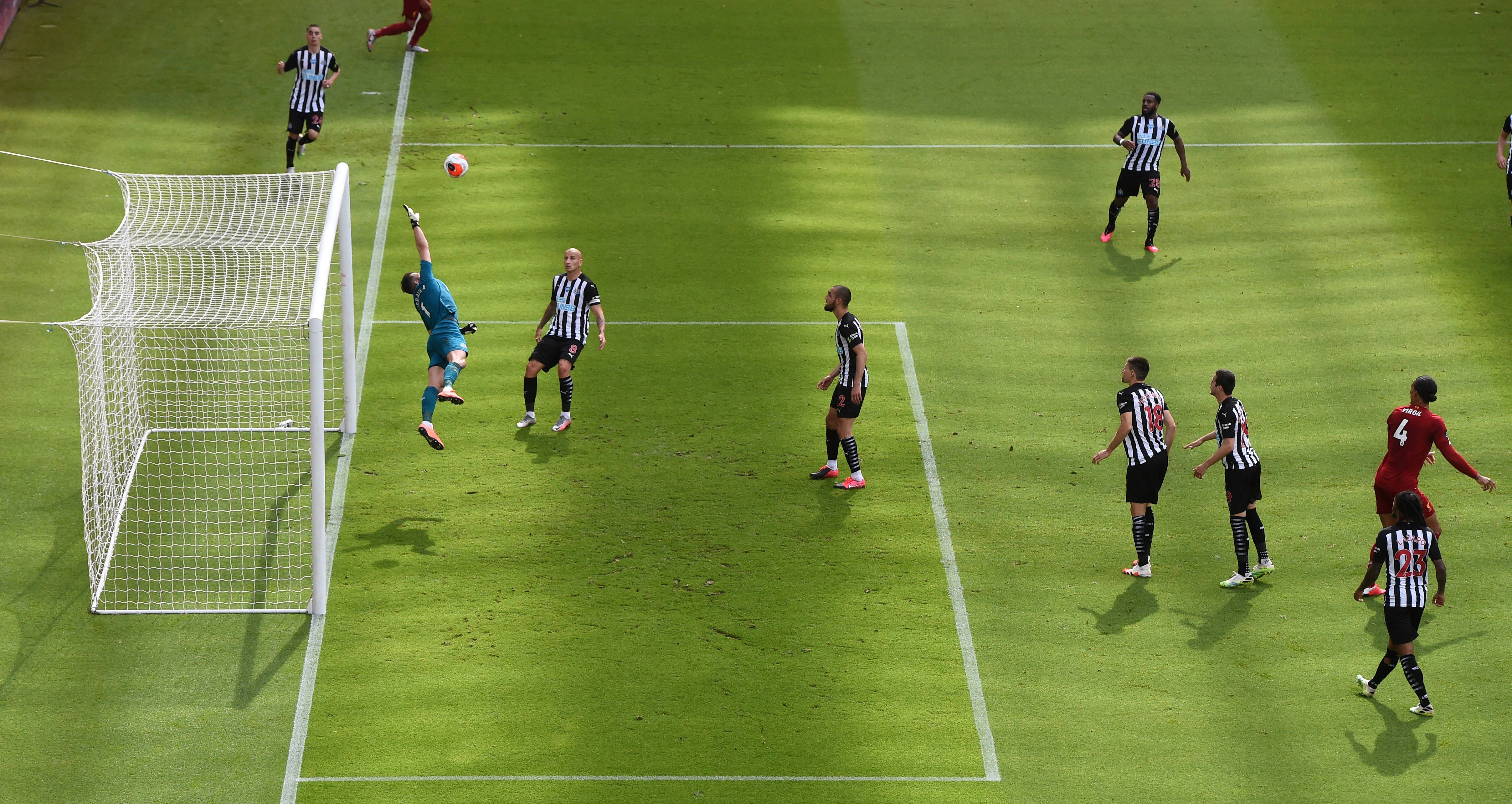 od体育投注-足球赛场上的精彩瞬间引发观众叫好