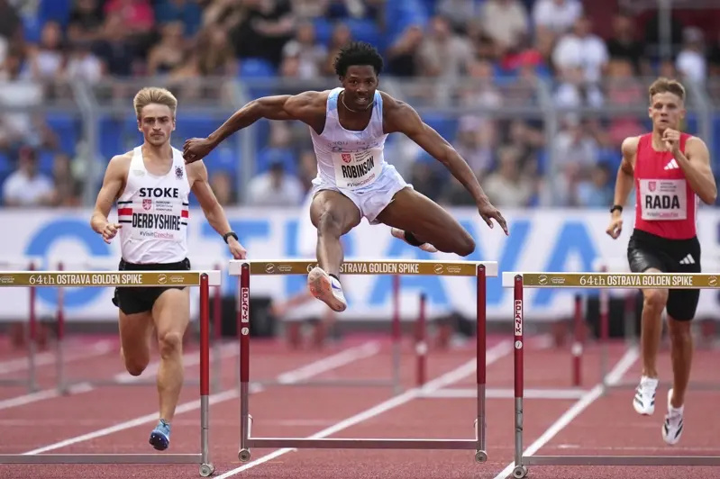 田径赛场上出现令人意外的表现 田径赛场上出现令人意外的表现