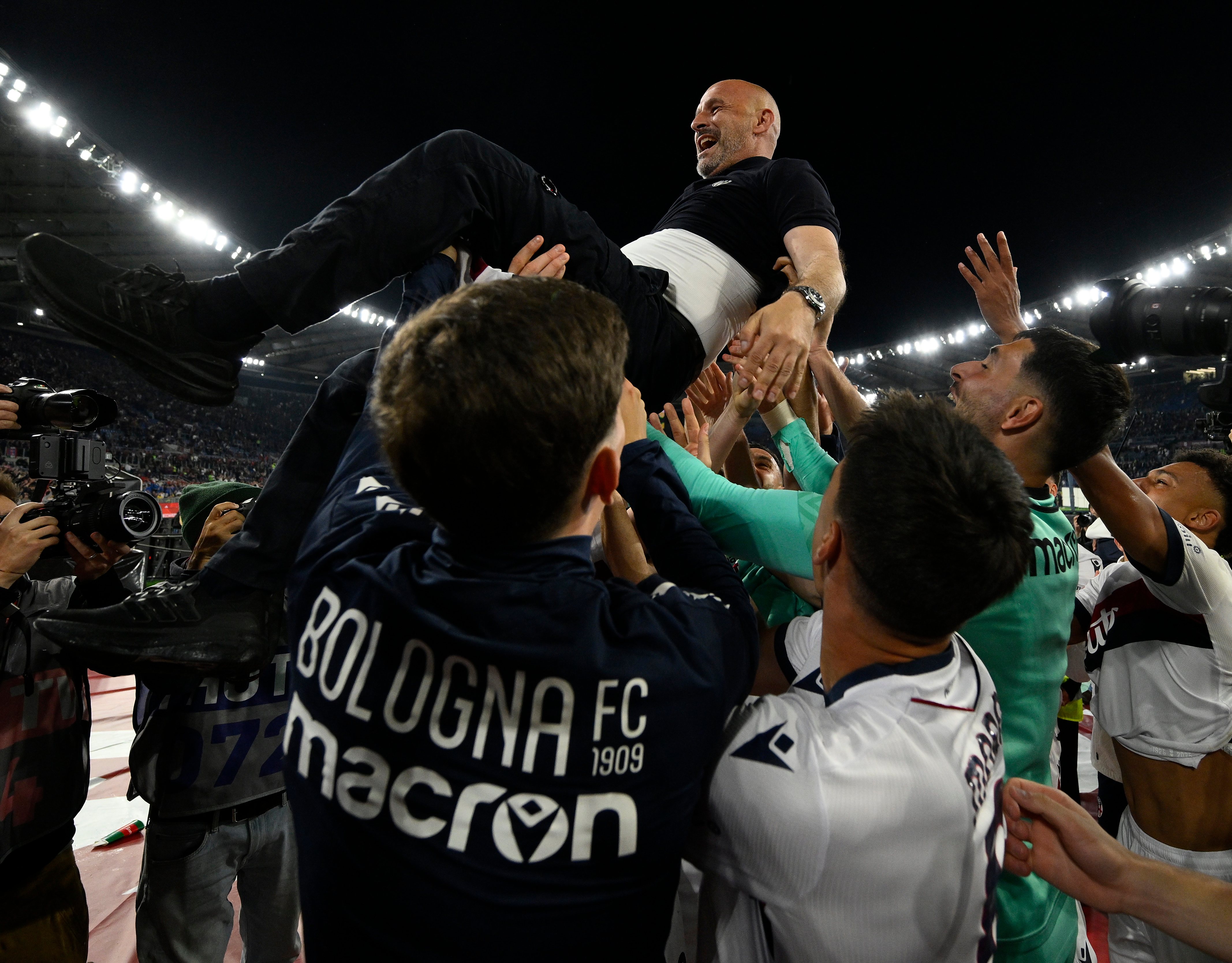 意大利足球盛会:罗马城主场夺得关键胜利 意大利足球盛会:罗马城主场夺得关键胜利