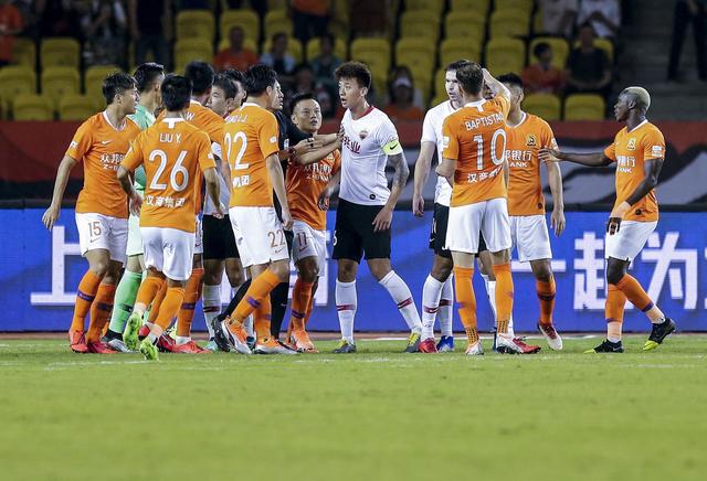 深圳佳兆业主场不敌武汉卓尔,遭遇失利 深圳佳兆业主场不敌武汉卓尔,遭遇失利