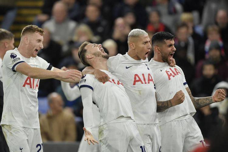 od体育竞技-曼联大将在与热刺的交锋中表现抢眼，英格兰联赛的竞争无可预测的简单介绍