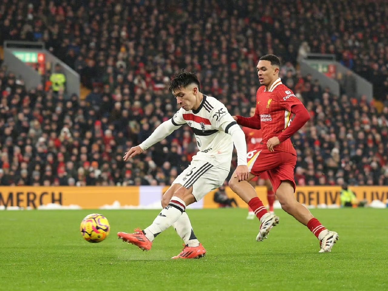 利物浦主场迎战实力强劲对手,备战紧张 利物浦主场迎战实力强劲对手,备战紧张