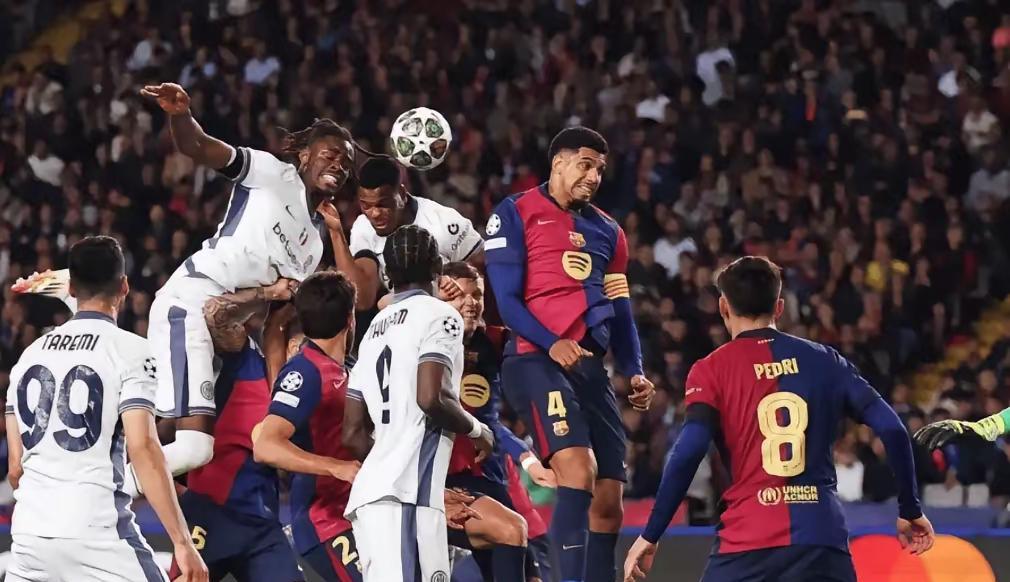 欧洲预选赛各队球员斗志昂扬，场上对决激烈