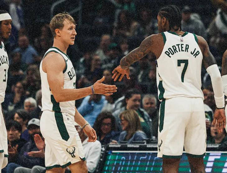 雄鹿逆转活塞，继续不败神话