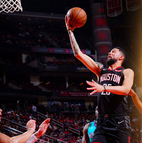 火箭大胜黄蜂，继续领跑