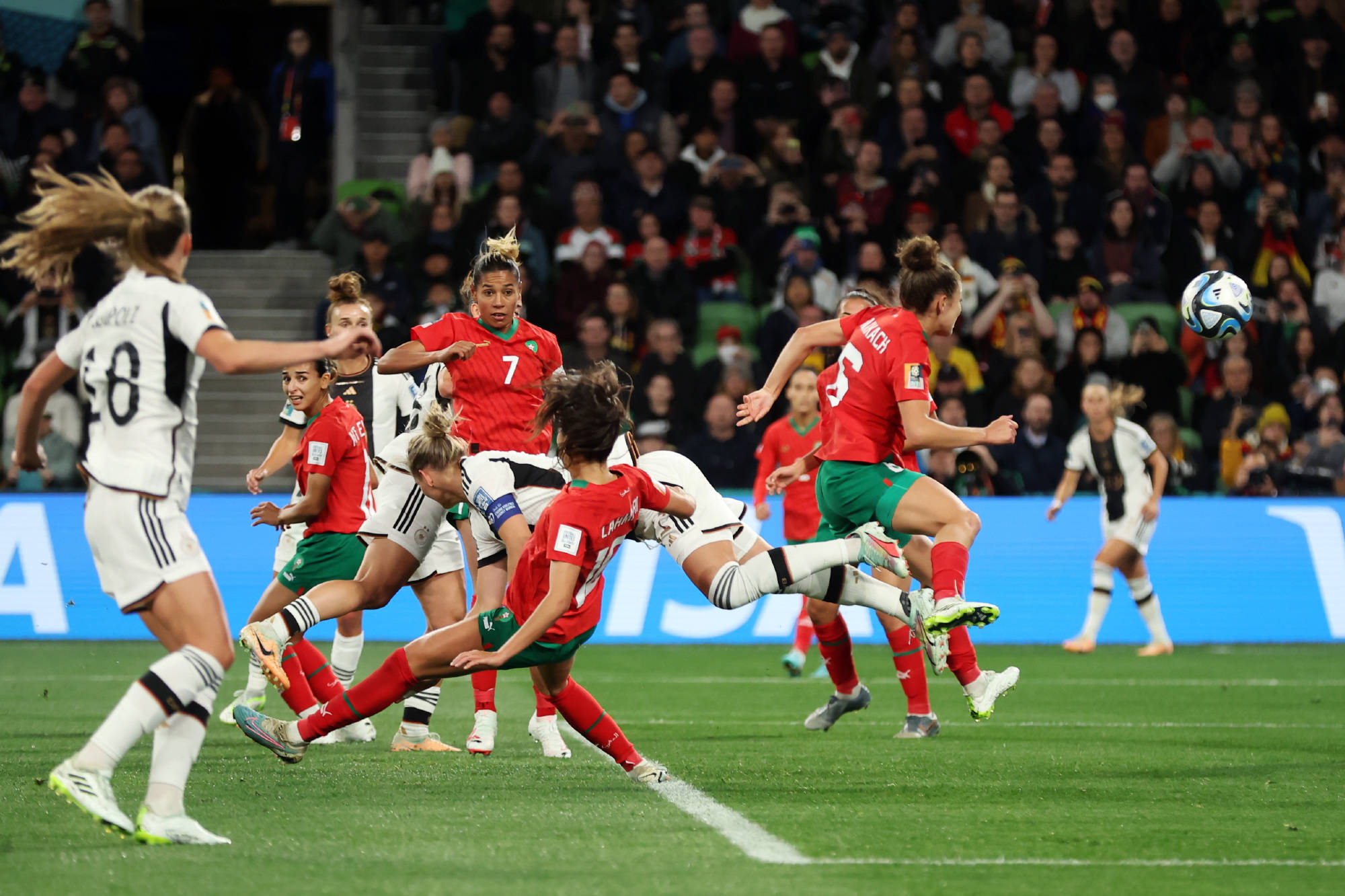 od体育中国官网-世界级足球赛事中精彩绝伦的对决