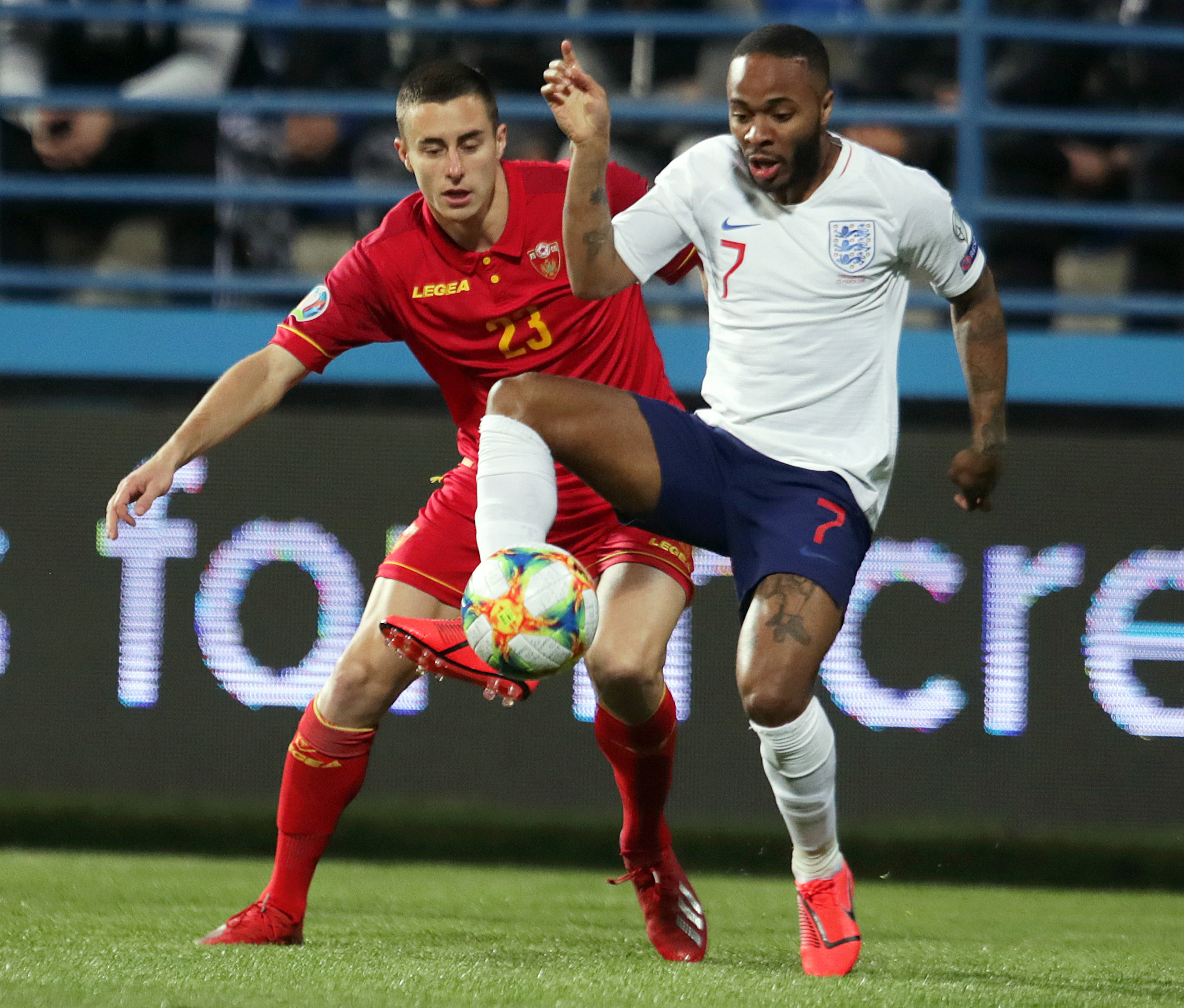 世界级足球赛事中精彩绝伦的对决 世界级足球赛事中精彩绝伦的对决